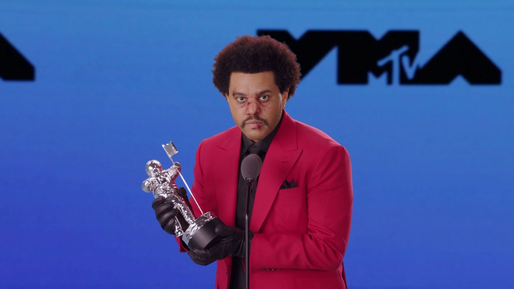 The Weeknd accepts the award for Best R&B during the 2020 MTV VMAs  / VIACOM