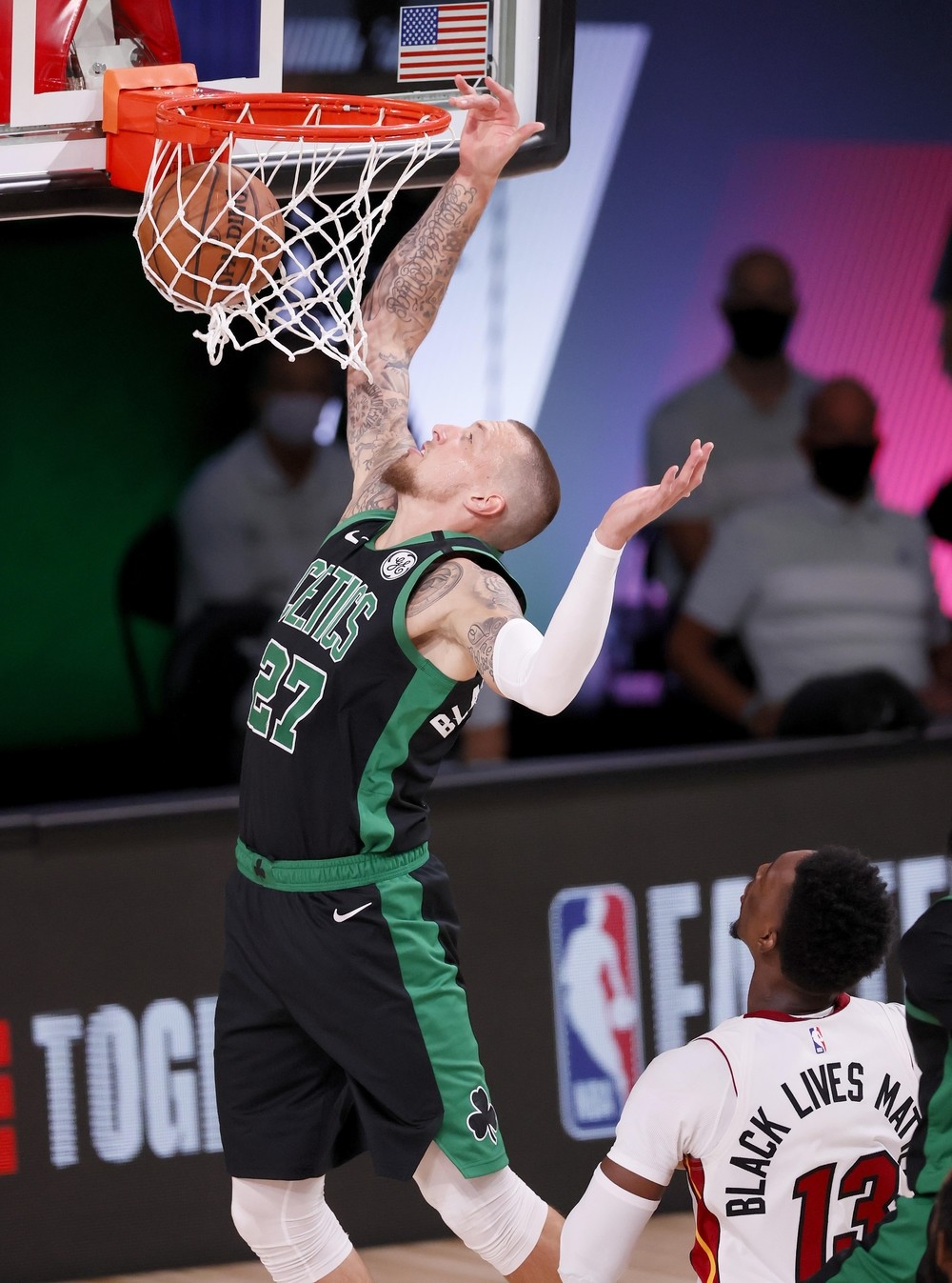Tatum y Brown evitan eliminación de Celtics 
