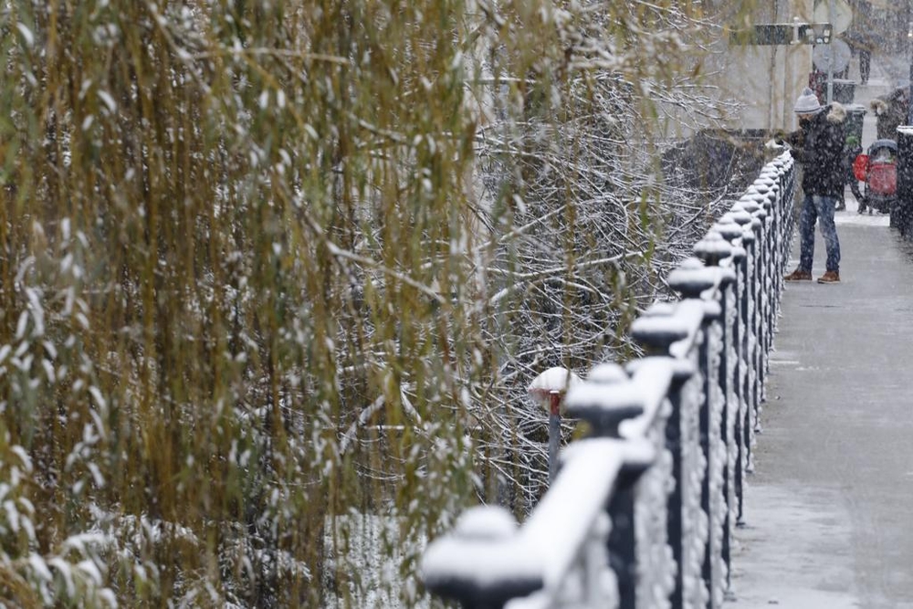 La nieve sobre el puente de hierro  / ÓSCAR SOLORZANO