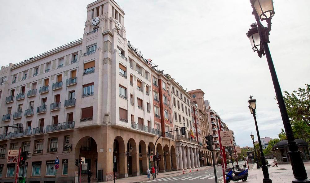 La sirena lleva 70 años en la torre del reloj del edificio histórico de Ibercaja, junto al Espolón.