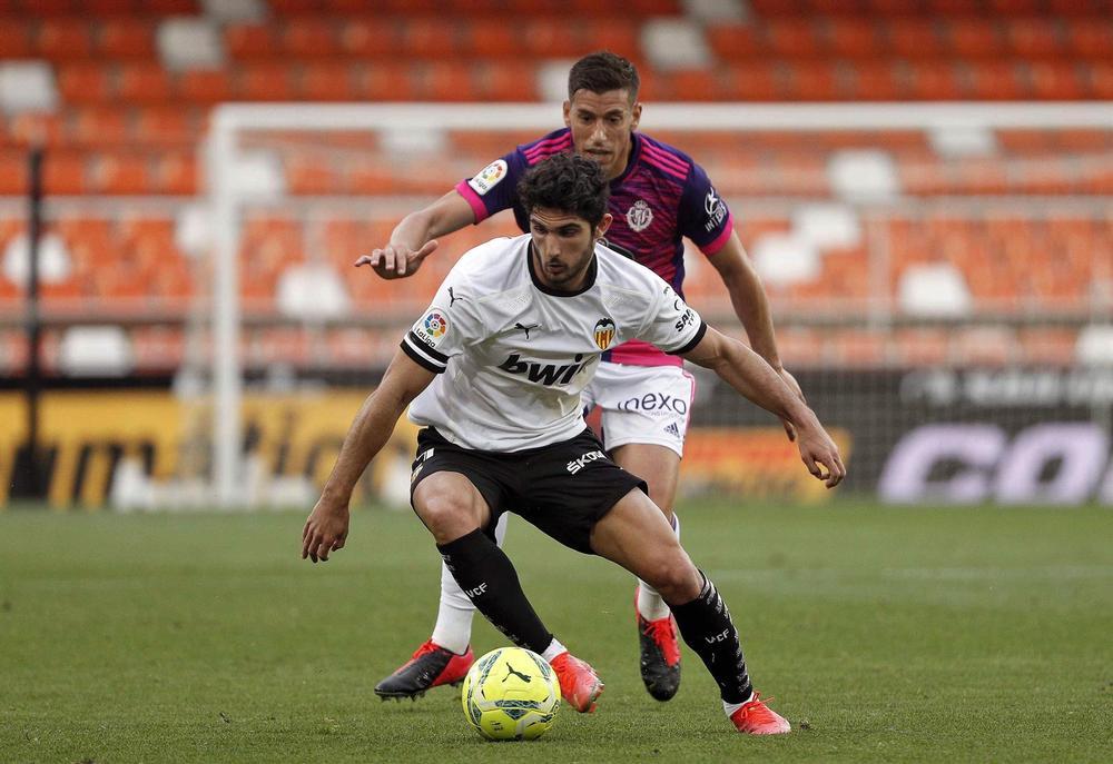 El Valencia golea con solvencia a un buen Valladolid