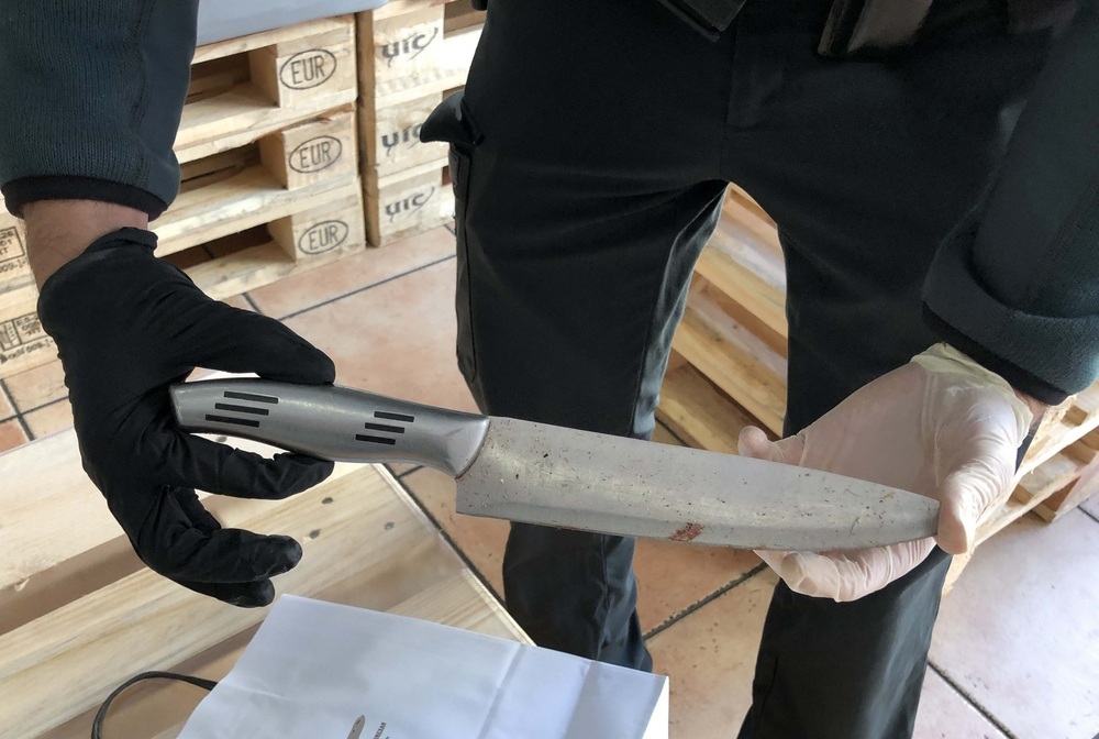 El supuesto ladrón utilizó un cuchillo de grandes dimensiones en el robo del bar.