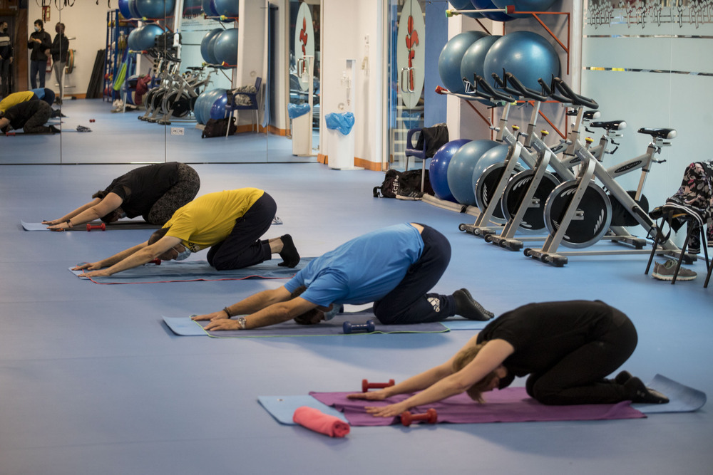 El yoga es una de las muchas disciplinas que pueden practicarse en Logroño Deporte.