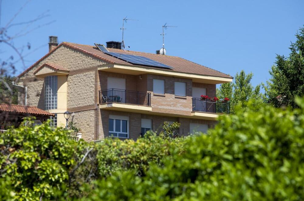 Una vivienda con paneles solares en Logroño.