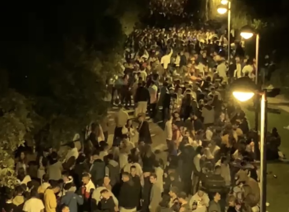 Logroño reúne a 4.000 jóvenes en El botellón del Ebro
