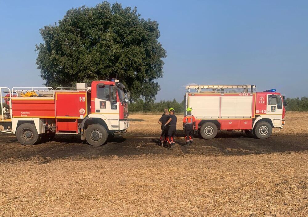 Camiones autobomba desplazados al incendio entre Hervías y Cirueña.