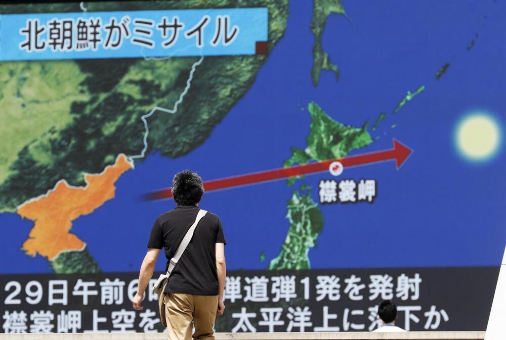 Kim Jong-un lanza tres misiles balísticos al mar de Japón