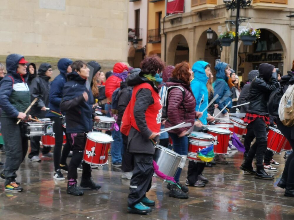 Marea Arcoíris recorre Logroño a ritmo de tambor