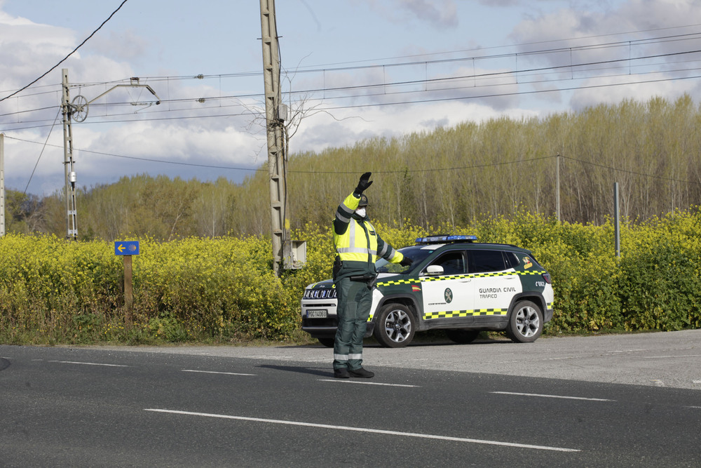 La Guardia Civil realiza un control de carreteras en una imagen de archivo.