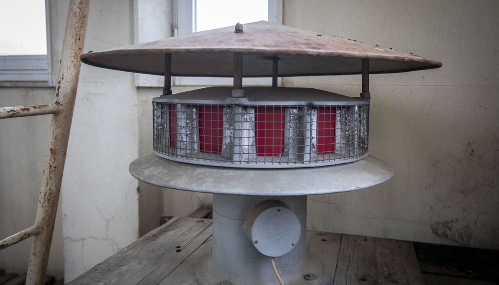 Así se ve el mecanismo de la reconocible sirena del Espolón dentro de la torre de Ibercaja.