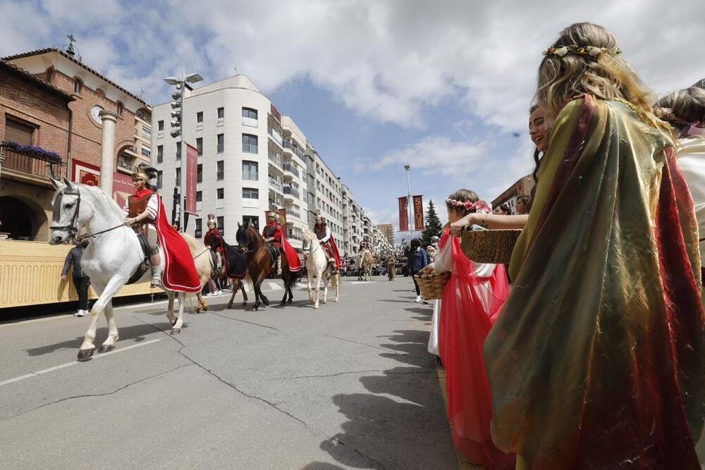 Imagen del desfile de Mercaforum en Calahorra  / ÓSCAR SOLORZANO