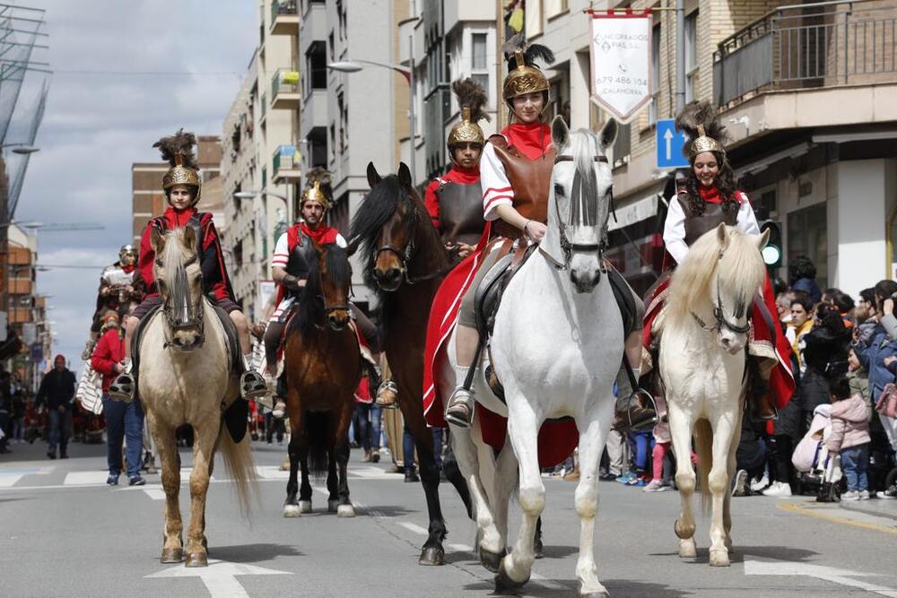 Imagen del desfile de Mercaforum en Calahorra  / ÓSCAR SOLORZANO