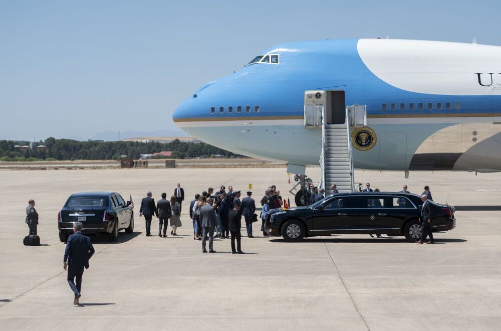 El Rey Felipe VI recibe a Joe Biden a su llegada a Madrid para la cumbre de la OTAN  / EUROPA PRESS/A.ORTEGA.POOL