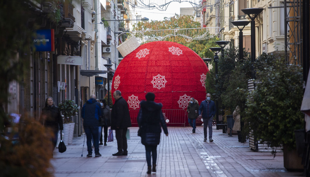 La bola navideña gigante dejará la confluencia de Beti Jai con Calvo Sotelo y se instalará en el parque Gallarza este año.