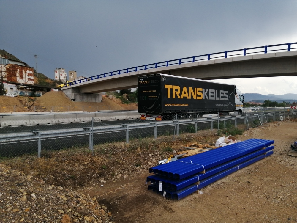 El nuevo puente del Camino Real, que une la zona de las urbanizaciones de Villamediana con Logroño, sobre la autopista, quedará abierto este mes de julio.