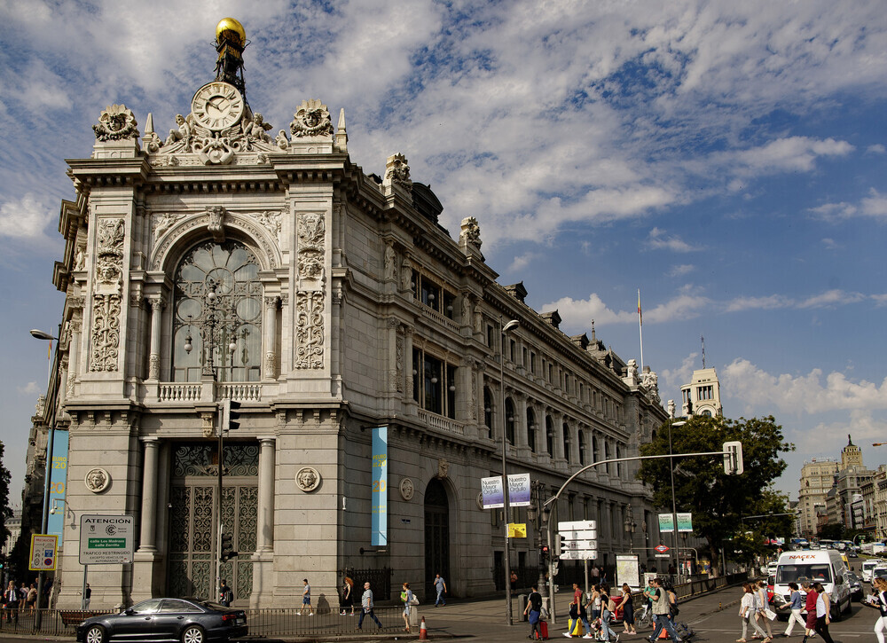 Fachada del edificio del Banco de España situada en la confluencia del Paseo del Prado y la madrileña calle de Alcalá. 