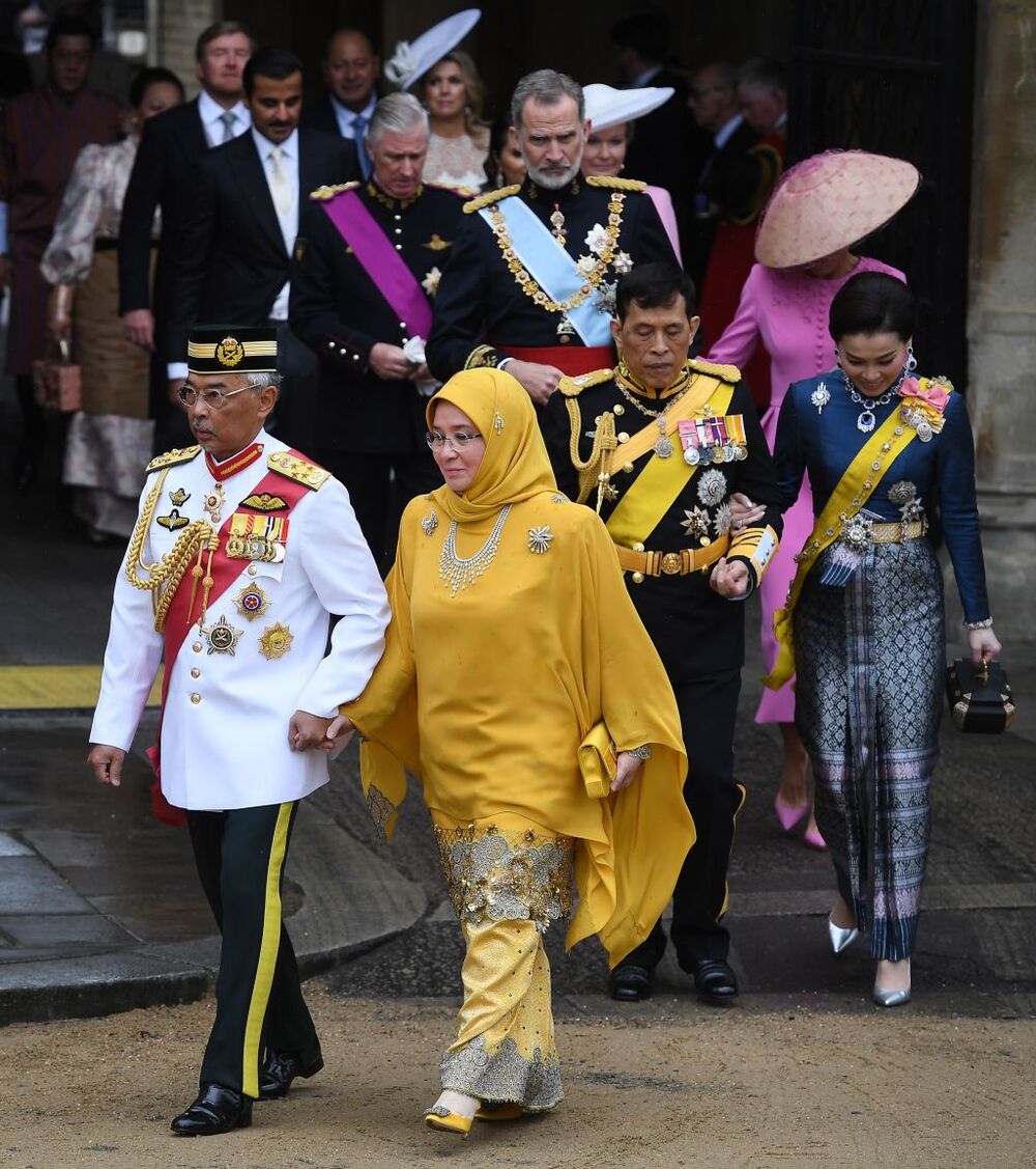 El rey Al-Sultan Abdullah Sultan Ahmad Shah (i) de Malasia y su esposa la Suprema Reina Consorte Tunku Azizah Aminah Maimunah Iskandariah son seguidos por el rey Maha Vajiralongkorn de Tailandia y la reina Suthida.  / ANDY RAIN