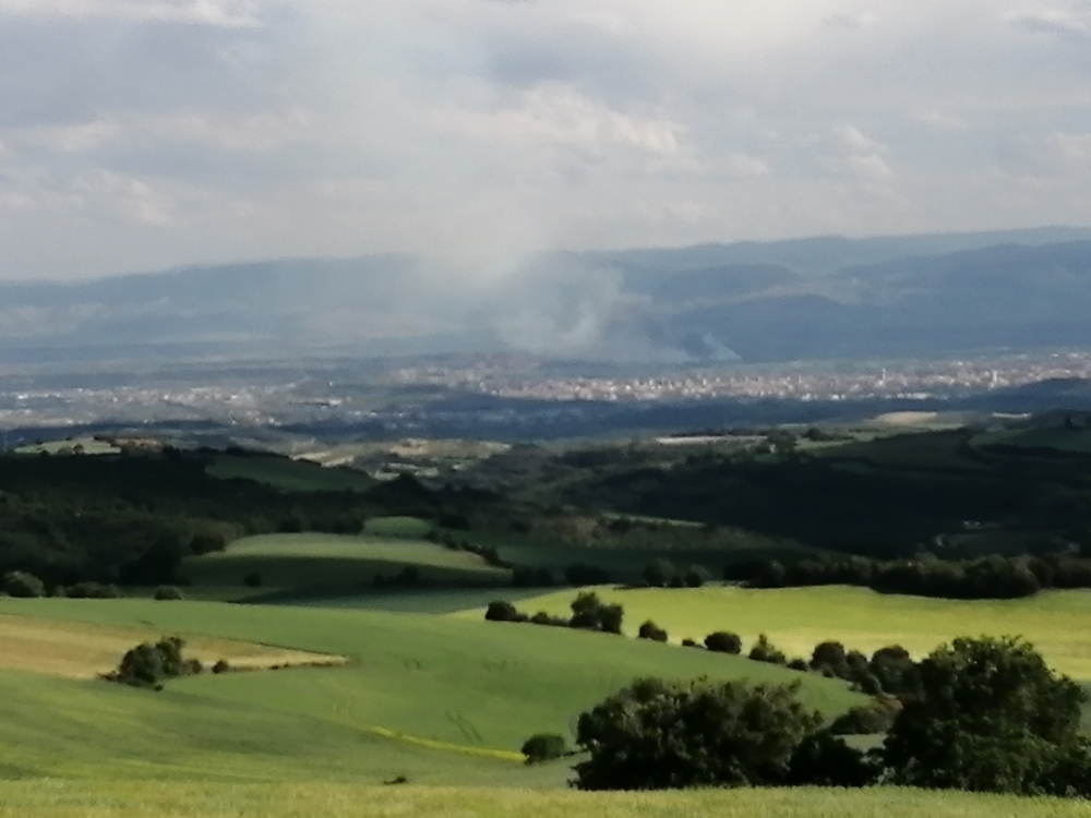 El humo era visible desde la localidad de Meano. 