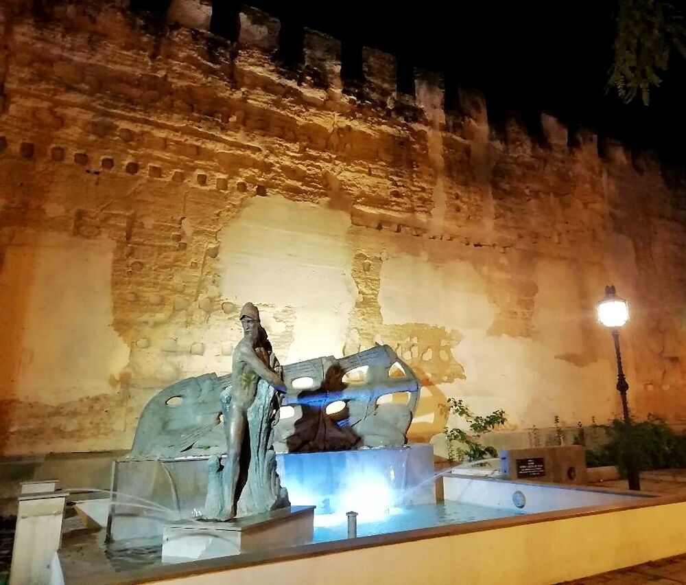 Fuente del monumento de Álvar Núñez Cabeza de Vaca en Jerez de la Frontera.