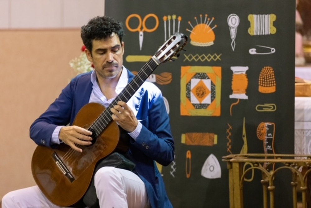 En la XI Fiesta de Almazuelas Colgadas de Pradillo de Cameros, Pablo Sáinz-Villegas ha estrenado el nuevo programa que interpretará en sus futuras actuaciones.