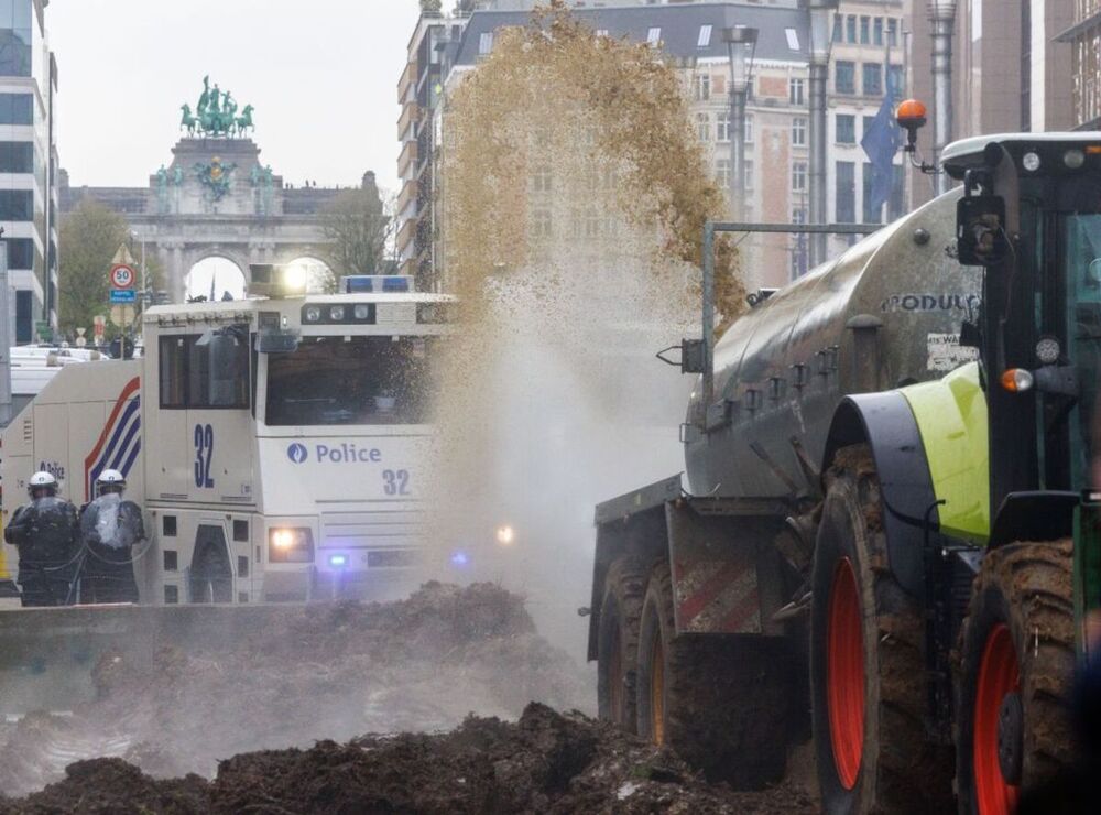 Los tractores vuelven a bloquear Bruselas