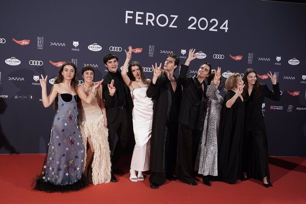 El elenco de la serie 'La mesías' posa en la alfombra roja previa a la gala de la XI edición de los Premios Feroz