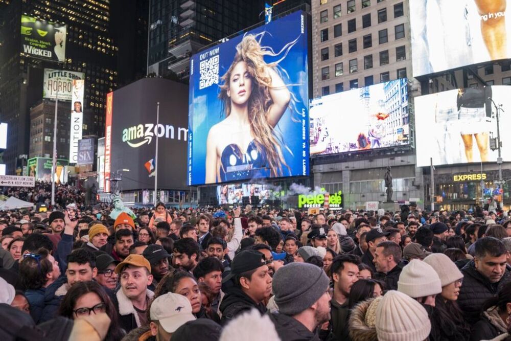 Shakira pone 'patas arriba' Times Square