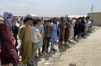 Las CCAA se ofrecen para acoger a refugiados afganos