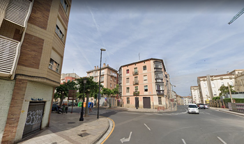Herido un hombre de 69 años al chocar dos vehículos en Logroño