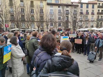 Un millar de personas se solidarizan con Ucrania en Logroño