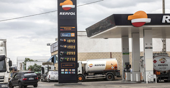 El combustible supera ya los 2 euros en 40 gasolineras