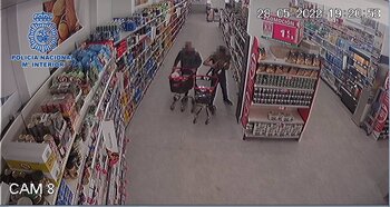 Detenidos dos hombres tras robar dos carros de un supermercado
