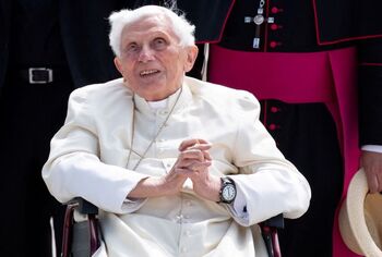 Benedicto XVI sigue 