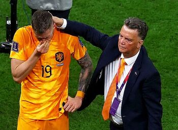 Van Gaal iguala a Scolari en la Copa del Mundo