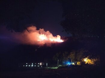 El incendio de Azárrulla está estabilizado, pero sigue activo