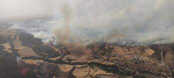 La Rioja, muy pendiente de un incendio declarado en Burgos