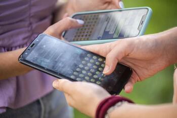 Logroño se moviliza por una adolescencia libre de móviles
