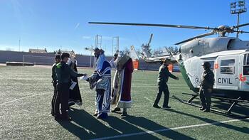 Los Magos llegan a Haro en helicóptero de la Guardia Civil