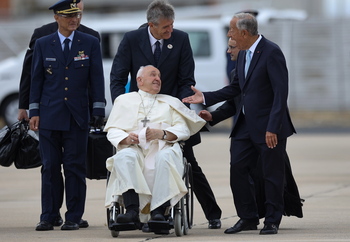 El papa Francisco llega a Lisboa para participar en la JMJ
