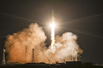 Rusia envía a la EEI una Soyuz para traer a tres astronautas