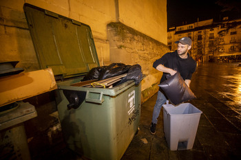 Hostelería podrá sacar cubos de basura con nombre a la calle