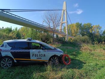 La Policía y un deportista rescatan a una persona en el Ebro