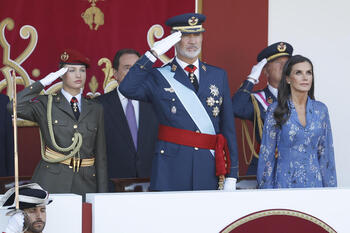 Los Reyes y la Princesa presiden el desfile del 12-O