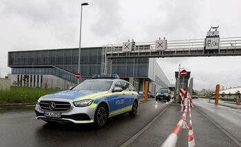 Dos muertos en un tiroteo en una planta alemana de Mercedes