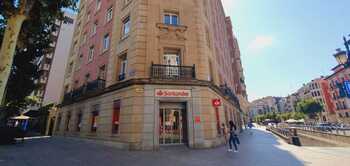 Santander inaugura una oficina de banca privada en el centro