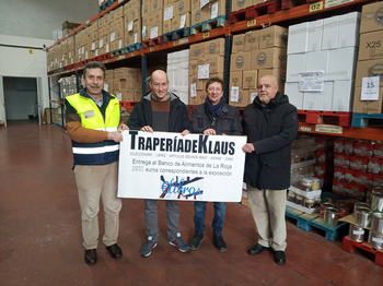 TraperíadeKlaus dona 1.055 euros al Banco de Alimentos