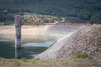 El agua almacenada en los embalses del Ebro cae al 34%