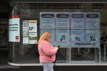 El paro cae en 60.503 personas en abril en España