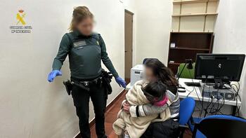 Detenidos por llevarse a su hija, bajo custodia de la abuela