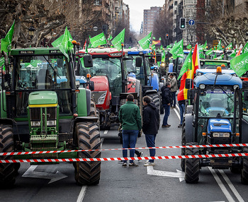 Los agricultores apuesta por sacar los tractores a la calle